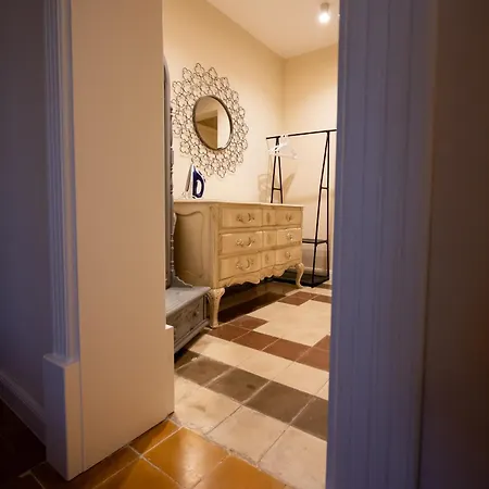 Grand Arcanum 2 - Comfortable And Elegant Lägenhet